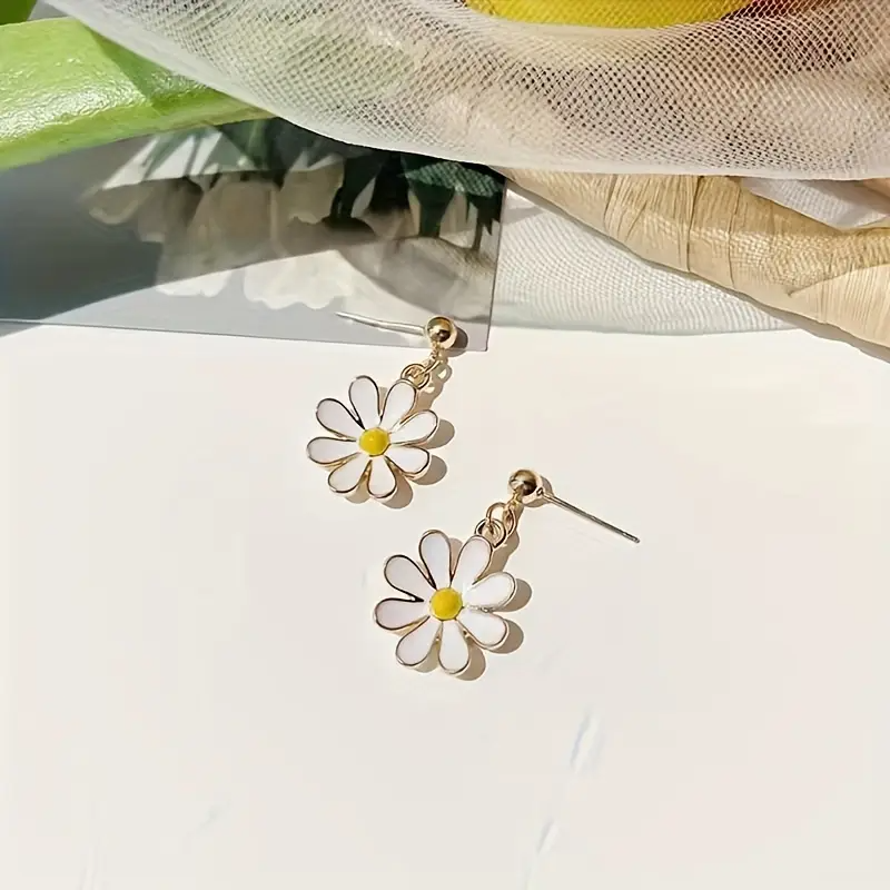 Daisy Charm Glaze Stud Earrings