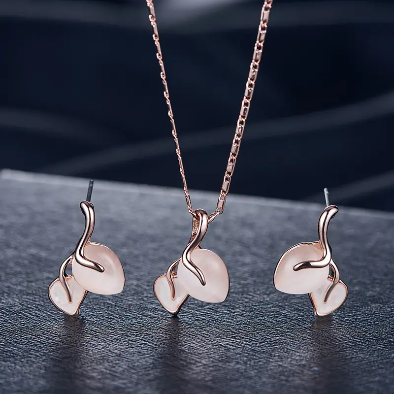 Timeless Elegance: Rose Golden Leaf Pendant Necklace & Earrings Set